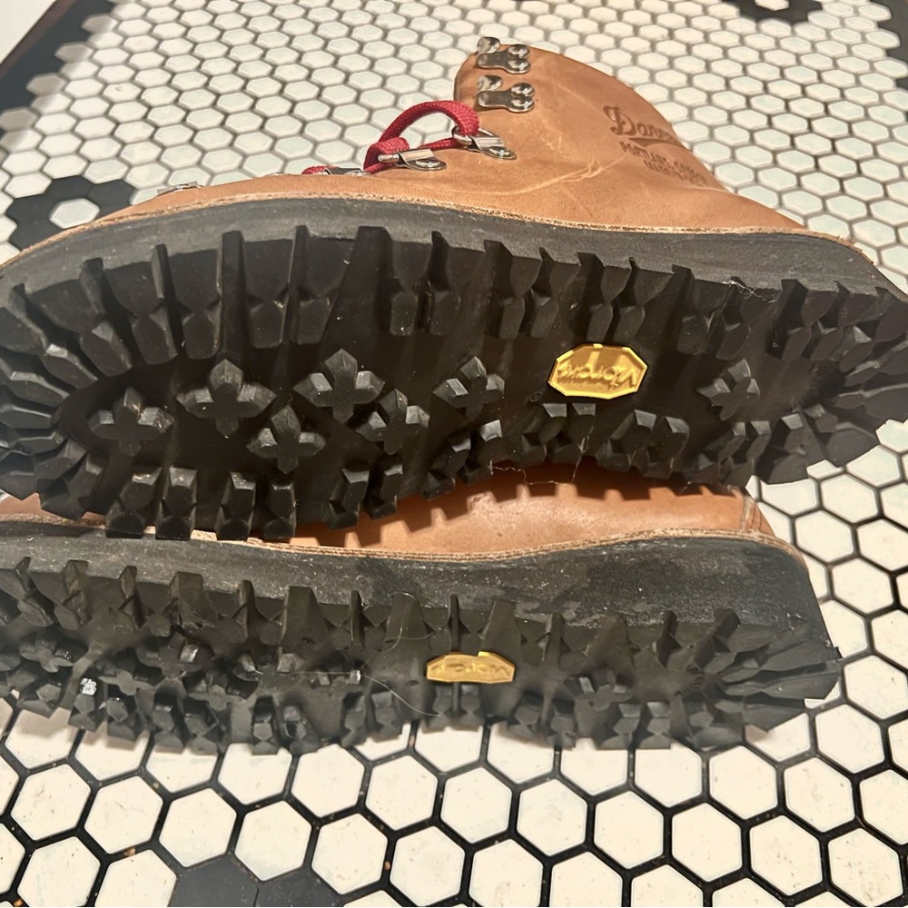 6.5 Danner Mountain Light Cascade with Red Laces, Almost New - Picture 8 of 9